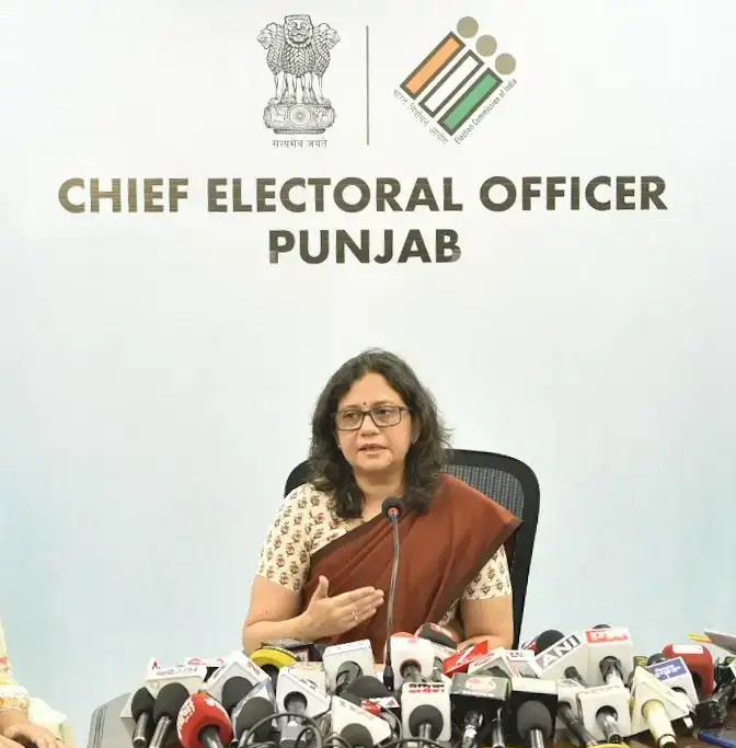 Chandigarh: पंजाब में एसआईआर अभियान को रफ्तार, दो दिन के विशेष शिविरों में 30 लाख से अधिक गणना प्रपत्र जमा