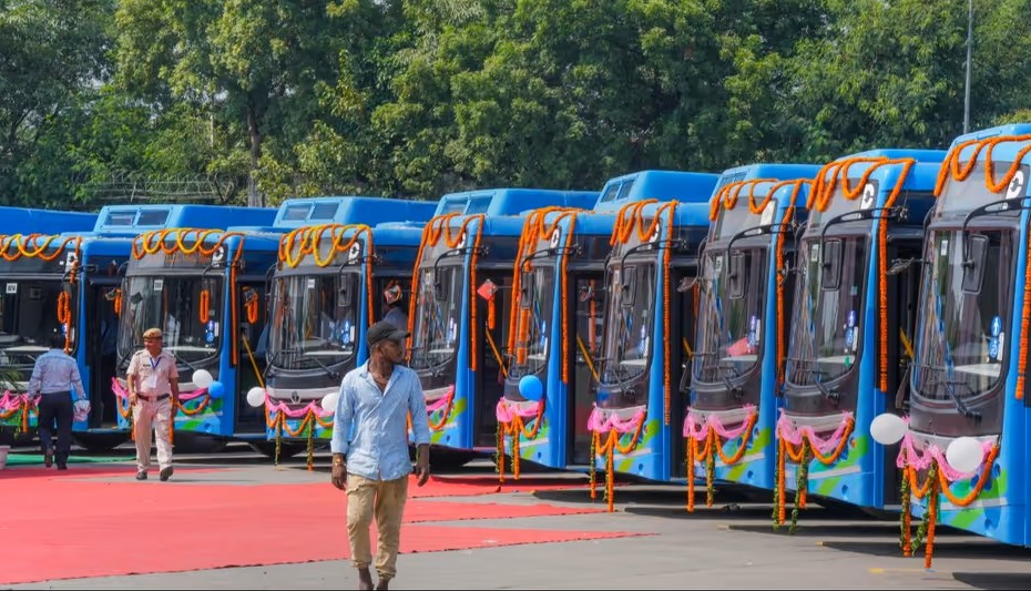 New Delhi: दिल्ली में महिलाओं के लिए जल्द शुरू होंगी 50 नई स्पेशल ई-बसें