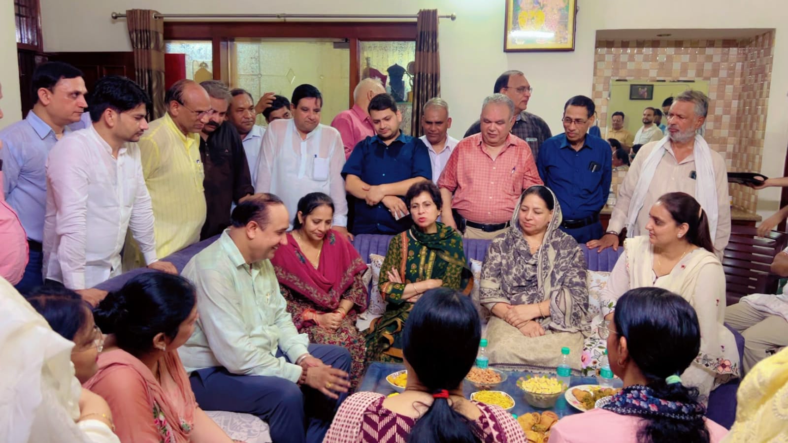 Panipat: अत्री परिवार के दुख की घड़ी में पहुंचीं कुमारी शैलजा, शोक संतप्त परिजनों को दी सांत्वना