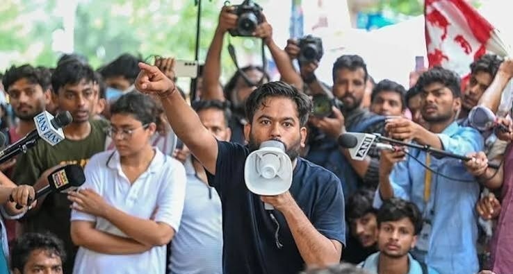 डेमोक्रेसी की नब्ज़ कमज़ोर, जंतर मंतर पर दोबारा भीड़, वांगचुक मेदांता अस्पताल में