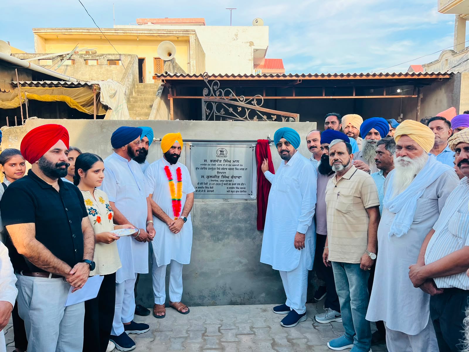 Dera Bassi: 440 परिवारों को मिला घरों का मालिकाना हक, विकास की रफ्तार बढ़ाने का भरोसा; विधायक कुलजीत रंधावा ने चार गांवों में सुनी जनसमस्याएं