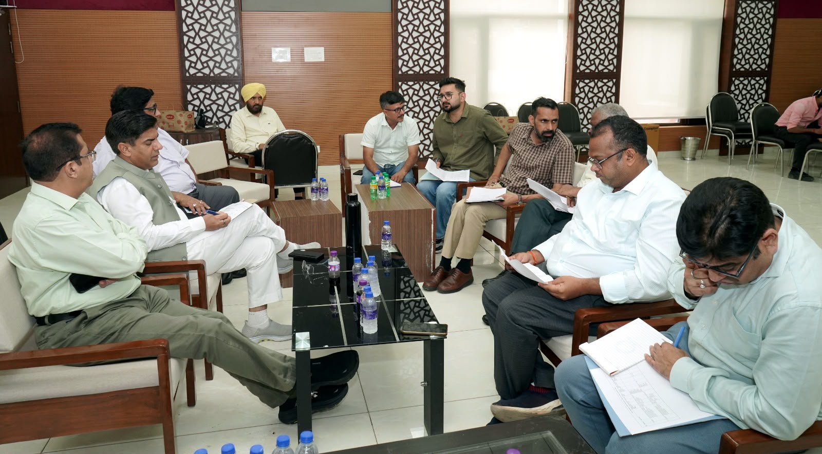 Chandigarh: मेयर सौरभ जोशी ने संभाला मोर्चा, वार्ड-12 के विकास कार्यों का किया निरीक्षण