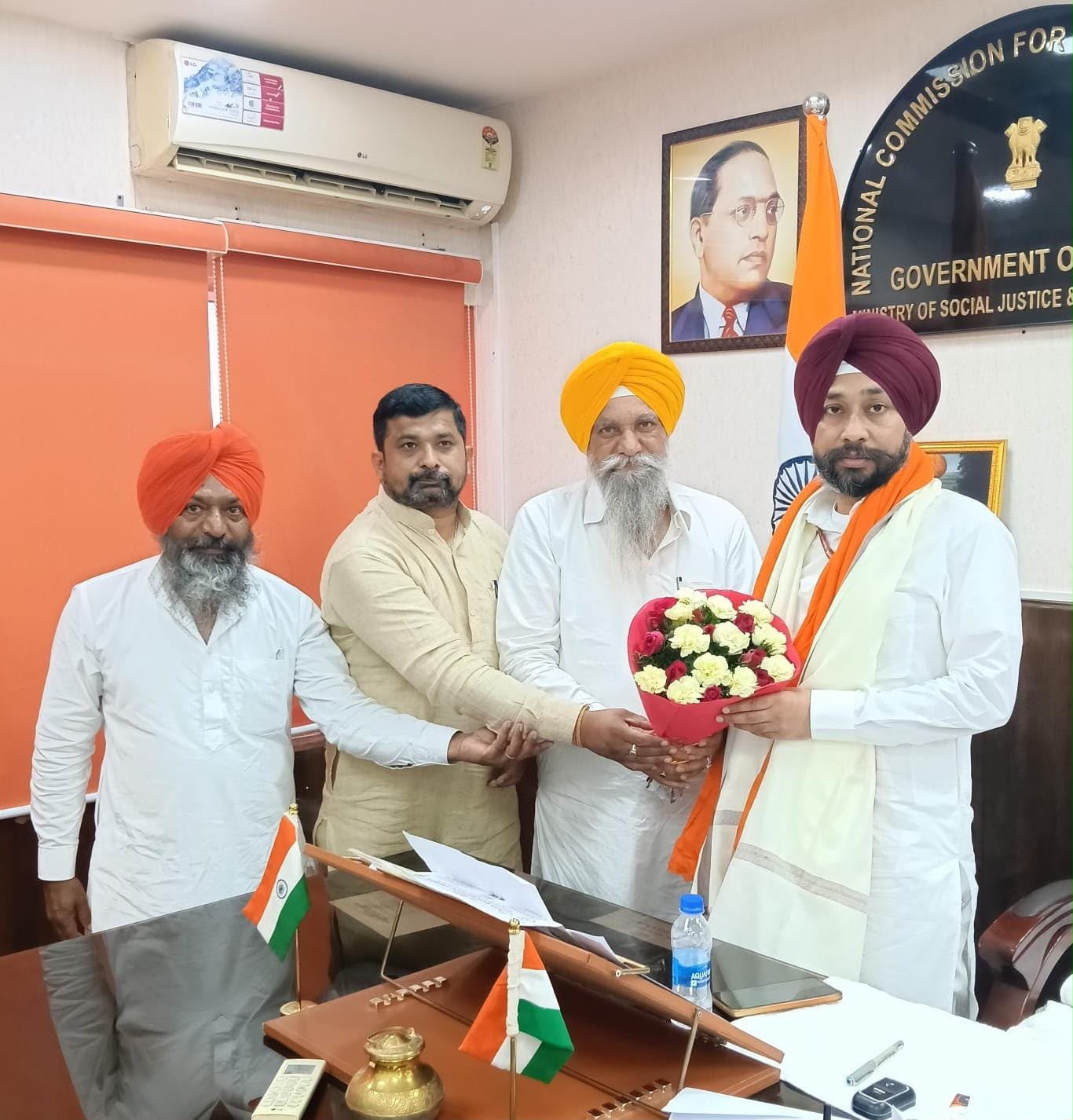 Ludhiana: लुधियाना में राष्ट्रीय सफाई कर्मचारी आयोग सक्रिय, नगर निगम और कर्मचारियों से जुड़े मामलों पर हुई अहम चर्चा