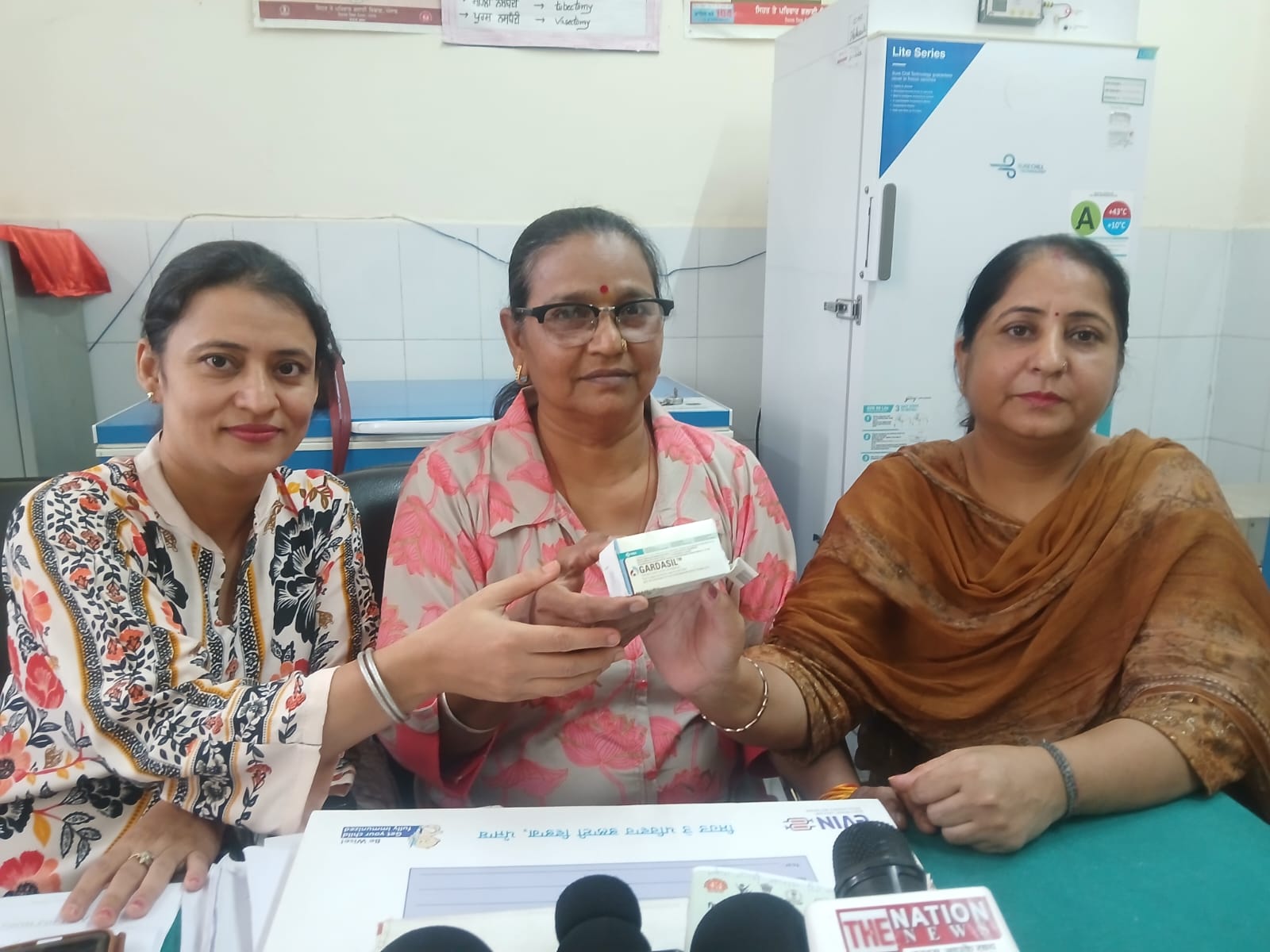Zirakpur: बेटियों की सुरक्षा के लिए स्वास्थ्य विभाग सक्रिय, ढकोली सीएचसी में 14-15 वर्ष की बालिकाओं का टीकाकरण जारी