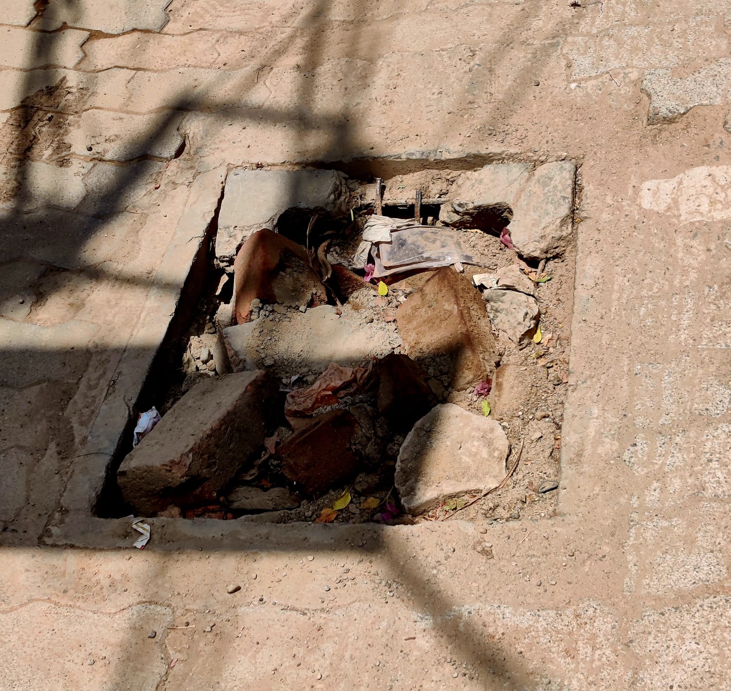 Zirakpur: बलटाना में खुले ड्रेनेज बने जानलेवा, नगर परिषद की लापरवाही पर फूटा लोगों का गुस्सा