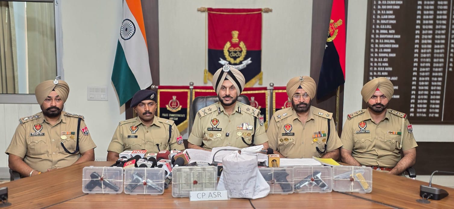 Amritsar: पंजाब में हथियार-नशा तस्करी नेटवर्क पर शिकंजा, अमृतसर पुलिस ने चार तस्करों को दबोचा