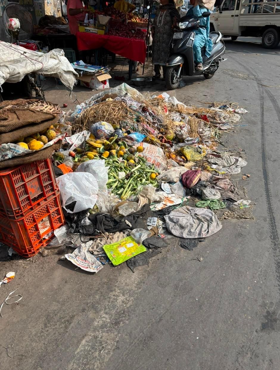 सफ़ाई सेवकों की हड़ताल से सड़कों से लेकर गलियों तक फैला कूड़ा, बीमारी फैली तो सरकार होगी ज़िम्मेदार - मेहता