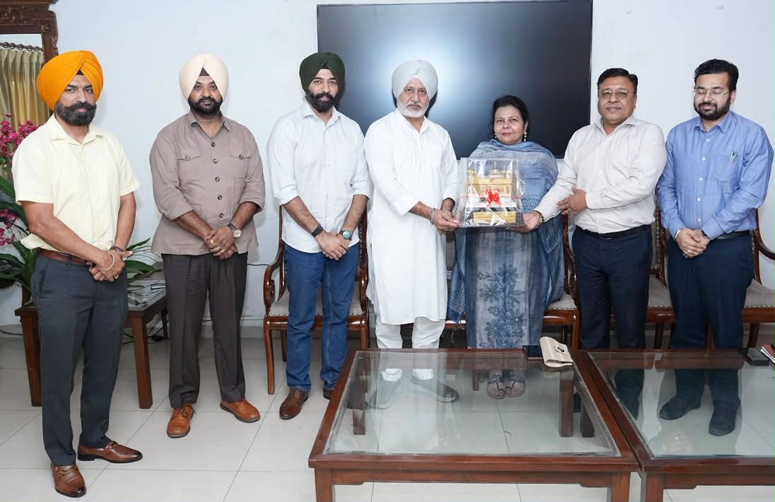 Chandigarh: पंजाब पीआर विभाग की मजबूत आवाज रहीं शिखा नेहरा का सेवाकाल पूरा, 35 साल की समर्पित यात्रा पर मिला सम्मान