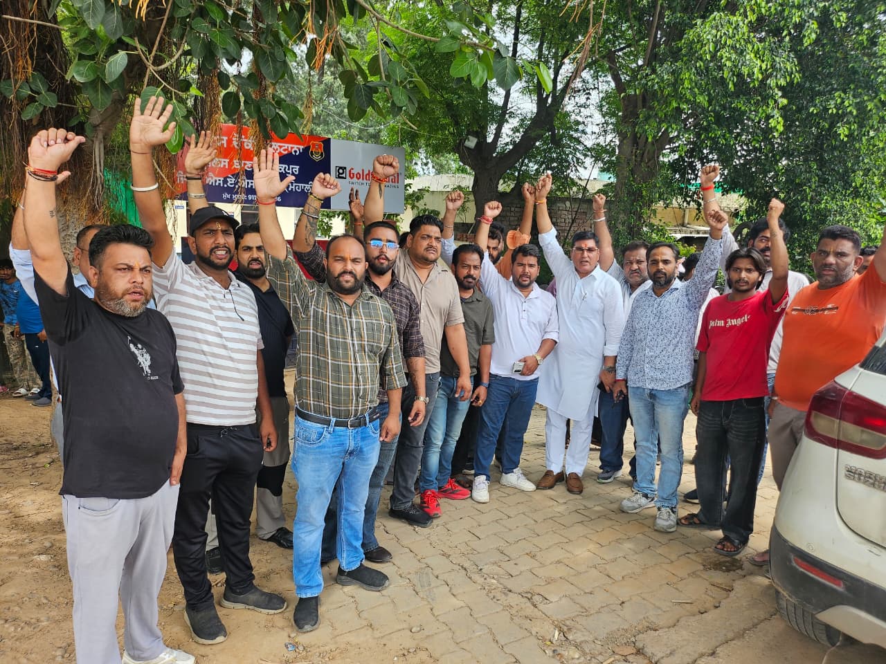 Zirakpur: बलटाना में धार्मिक भावनाएं भड़काने का आरोप, गाय से कथित दुर्व्यवहार के मामले में केस दर्ज