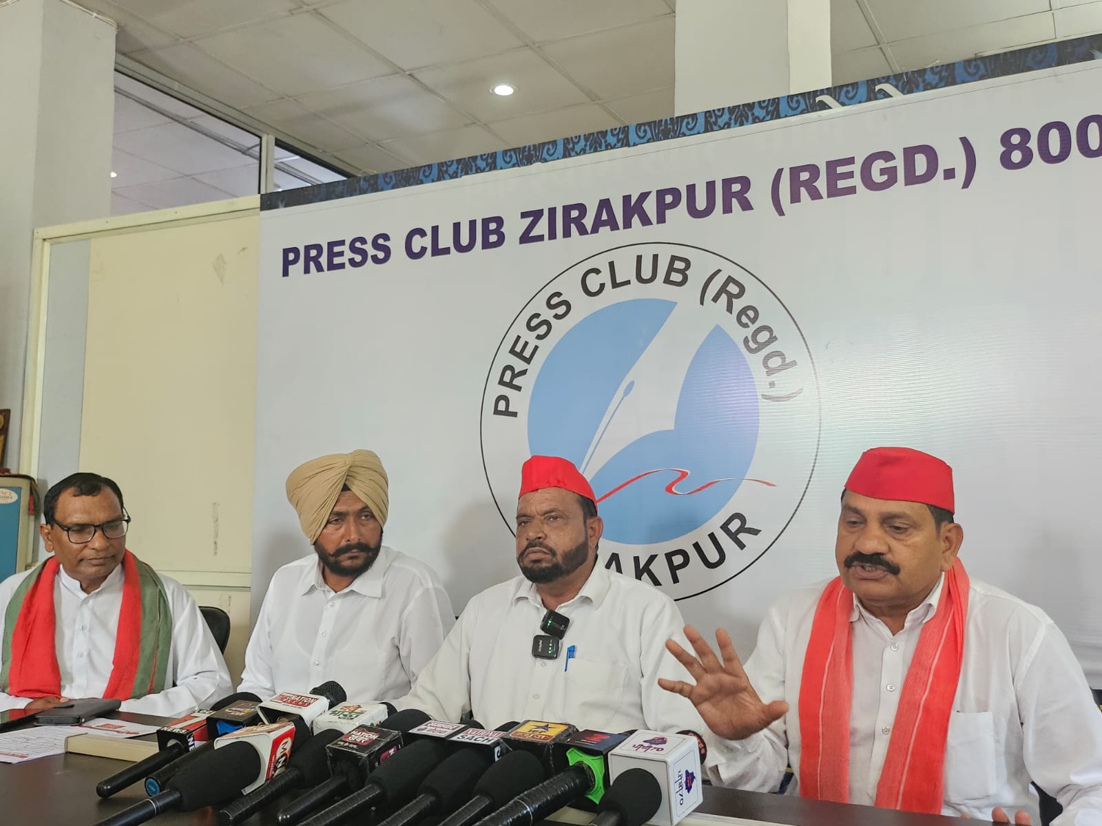 Zirakpur: कंगना विवाद पर सियासत तेज, सपा नेता मदन शर्मा ने भाजपा से कार्रवाई की मांग की