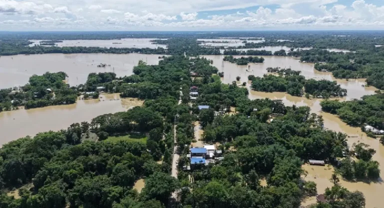 Guwahati: ऊपरी असम में बाढ़ से तबाही, तीन और शव मिले; सीएम हिमंत सरमा ने संभाला राहत कार्यों का मोर्चा