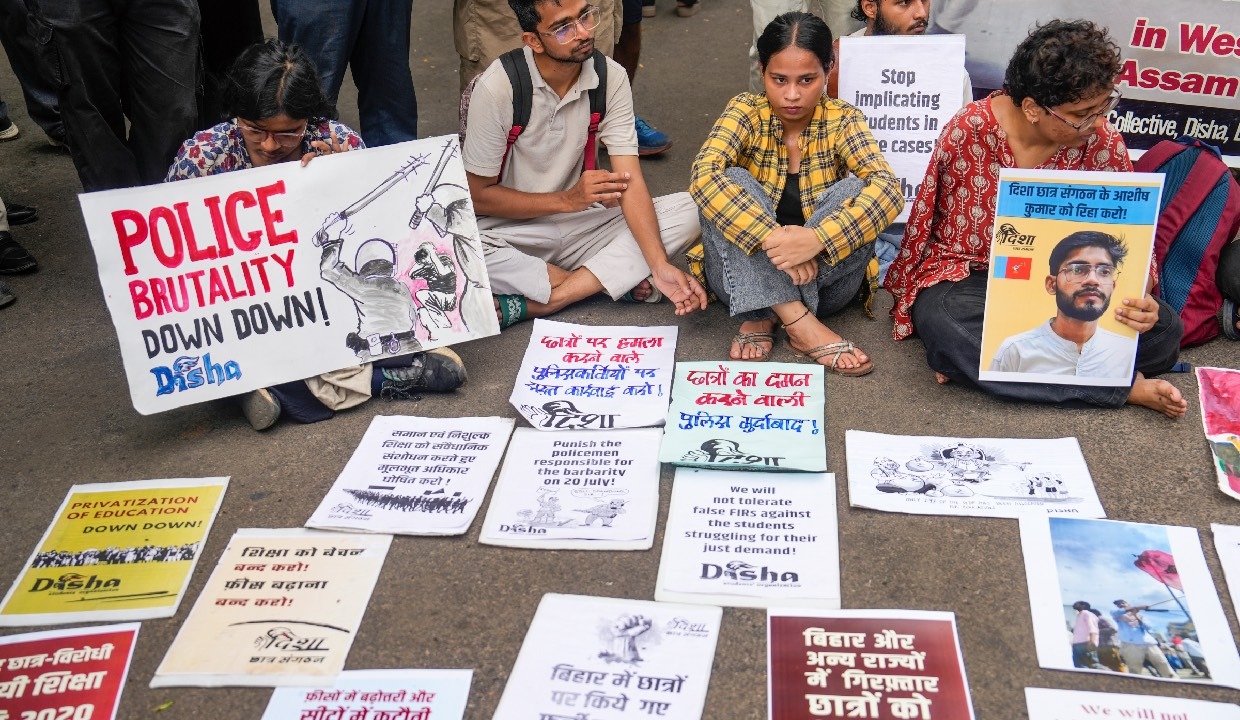 Chandigarh: शांतिपूर्ण विरोध का अधिकार पूरी तरह सुरक्षित: सुप्रीम कोर्ट, NEET प्रदर्शनकारियों पर FIR को लेकर अहम टिप्पणी