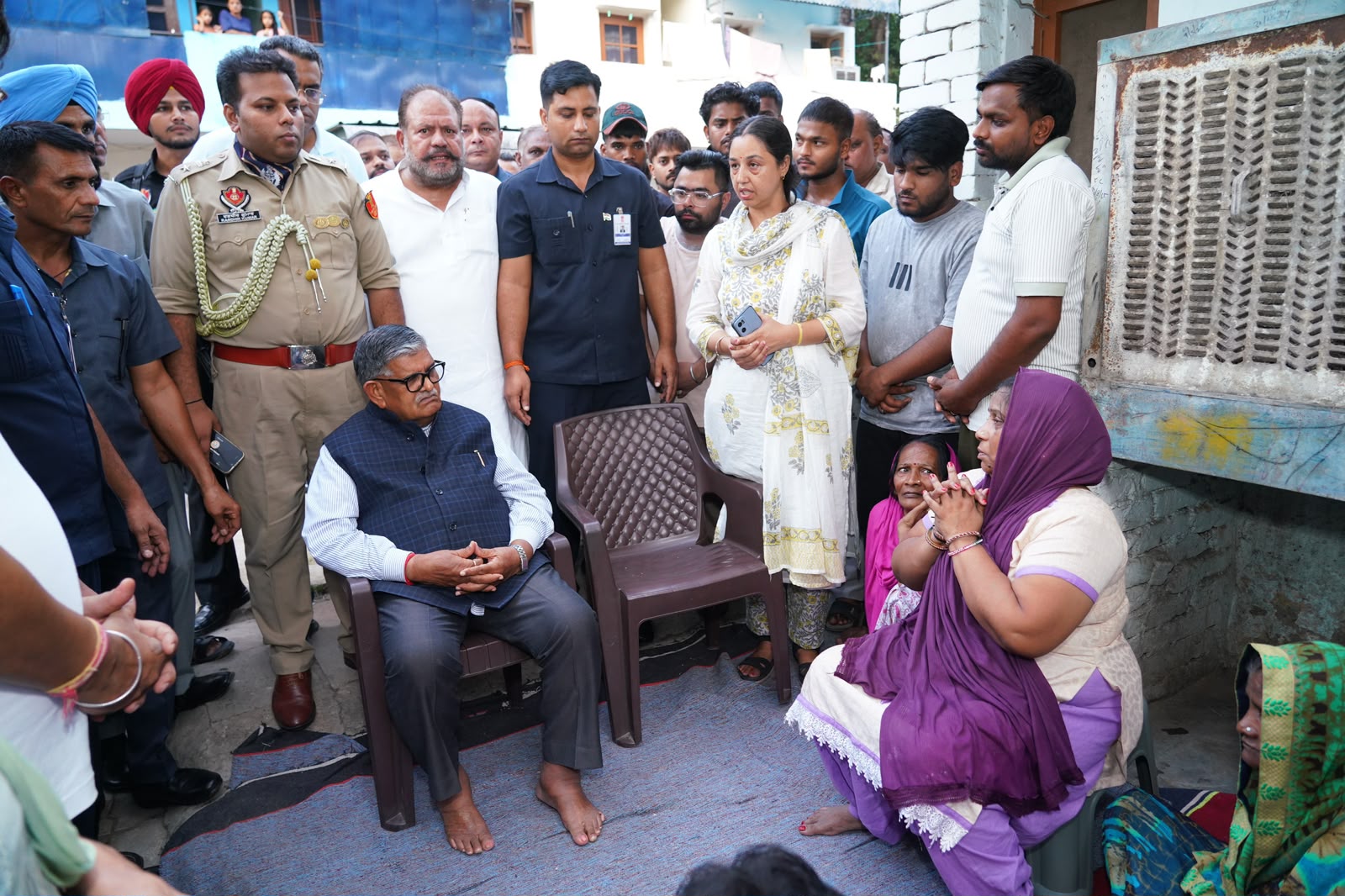 Chandigarh: चार बच्चों की मौत से गमगीन चंडीगढ़, राज्यपाल गुलाब चंद कटारिया ने पीड़ित परिवारों को दी आर्थिक मदद