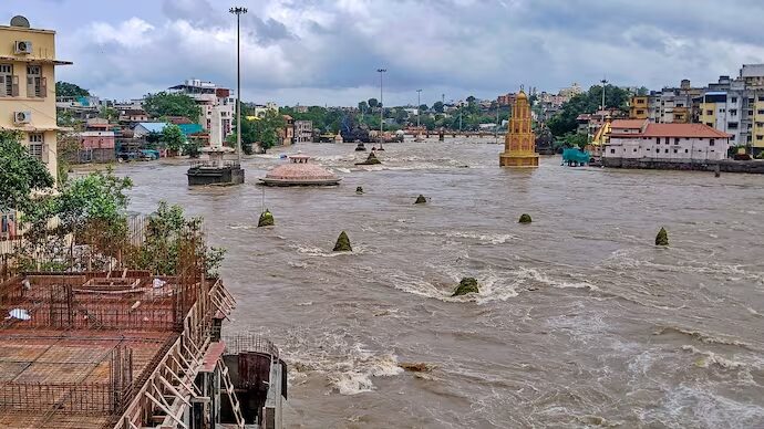 Guwahati: ऊपरी असम में बाढ़ से जनजीवन बेहाल, राहत अभियान तेज; सरकार ने बचाव में झोंकी पूरी ताकत