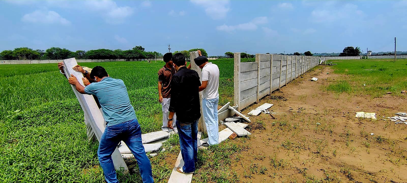 Zirakpur: बिना मंजूरी फार्म हाउस प्रोजेक्ट पर प्रशासन सख्त, जीरकपुर में अवैध निर्माण ढहाया