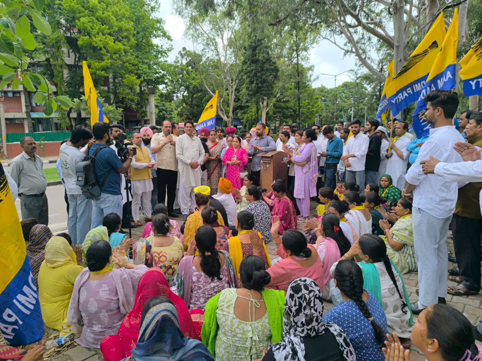 Chandigarh: चंडीगढ़ में ₹227 करोड़ के फैसलों पर सियासी संग्राम, AAP ने पारदर्शिता के मुद्दे पर खोला मोर्चा