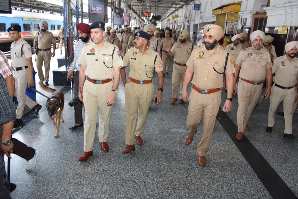 Amritsar: रेलवे स्टेशन से बस स्टैंड तक पुलिस का पहरा, अमृतसर में संदिग्धों की तलाश में चला CASO ऑपरेशन
