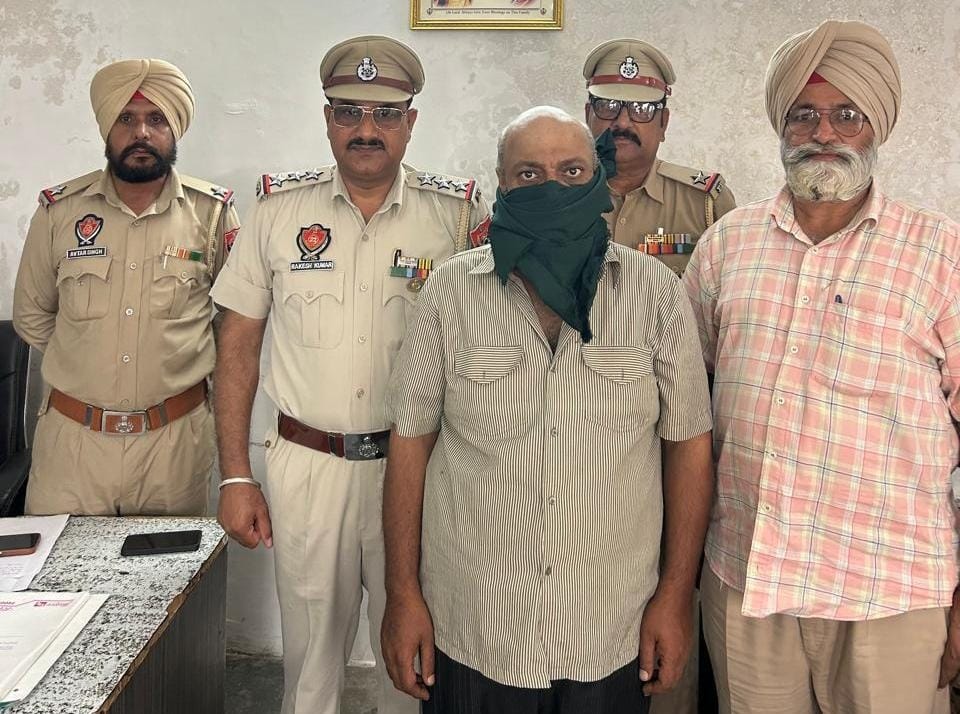 Amritsar: कर्ज ने बनाया फिरौतीबाज! डॉक्टर से 10 लाख मांगने वाला 51 वर्षीय दुकानदार 12 घंटे में गिरफ्तार