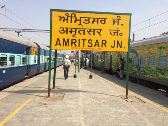 Amritsar: अमृतसर से NJP जाने वाली कर्मभूमि एक्सप्रेस का बदला नंबर, 12 और 14 अगस्त से लागू होगा बदलाव
