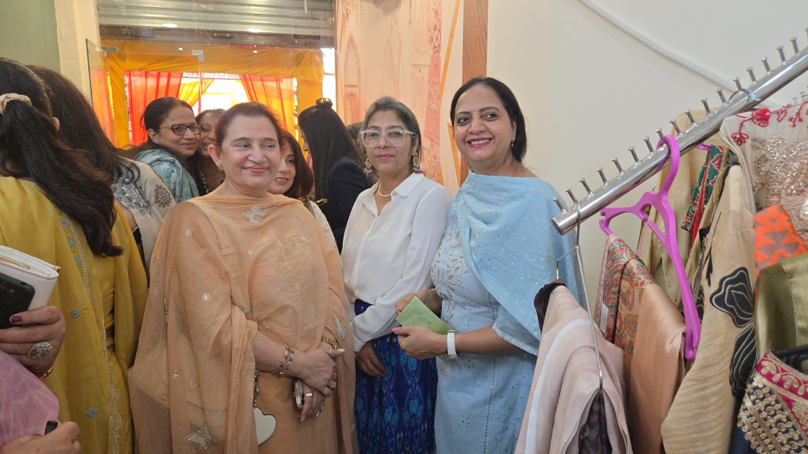 Amritsar: 25 साल के अनुभव के साथ राखी मोहन ने शुरू किया ‘हूर बुटीक’, ग्राहकों को मिलेंगे नए फैशन डिजाइन
