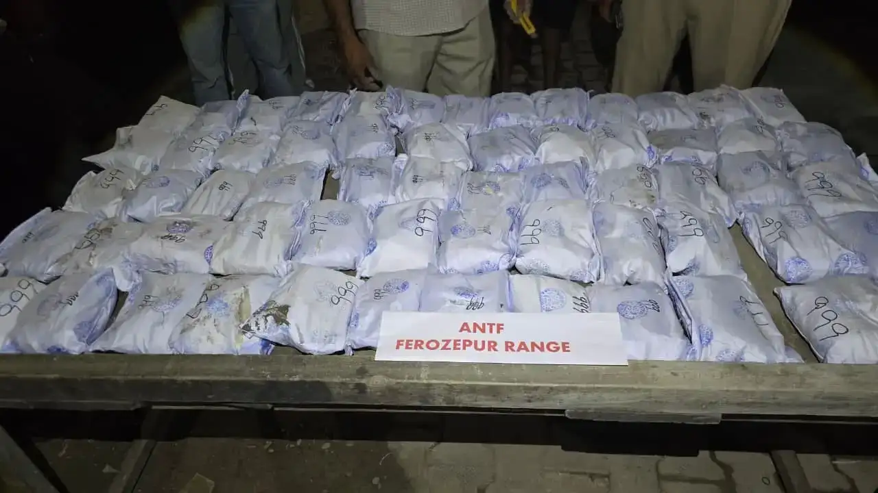 Firozpur: 30 किलो से ज्यादा हेरोइन के साथ तीन गिरफ्तार, कार में छिपाकर ले जा रहे थे सीमा पार की नशे की खेप