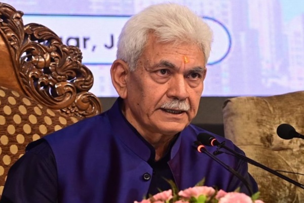 Srinagar: श्रीनगर में गूंजा देशभक्ति का संदेश, सिन्हा बोले- तिरंगा हमारी आत्मा, ‘वंदे मातरम्’ उसकी अमर आवाज