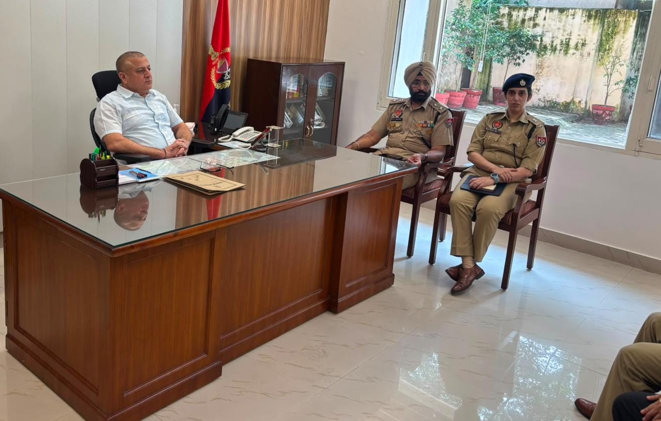 Amritsar: अमृतसर में शेलर मालिकों संग पुलिस का संवाद, गिल बोले- असामाजिक तत्वों पर रहेगी पैनी नजर