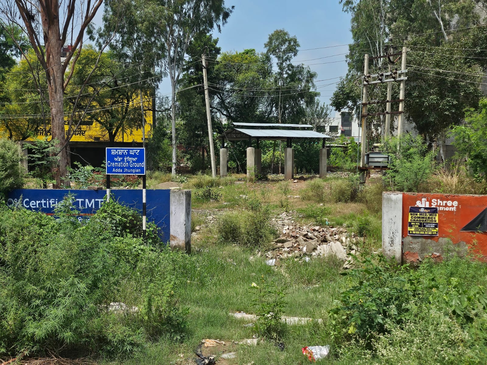 Zirakpur: झाड़ियां, गंदगी और बिना गेट के श्मशान घाट; ग्रामीणों ने नगर परिषद को घेरा