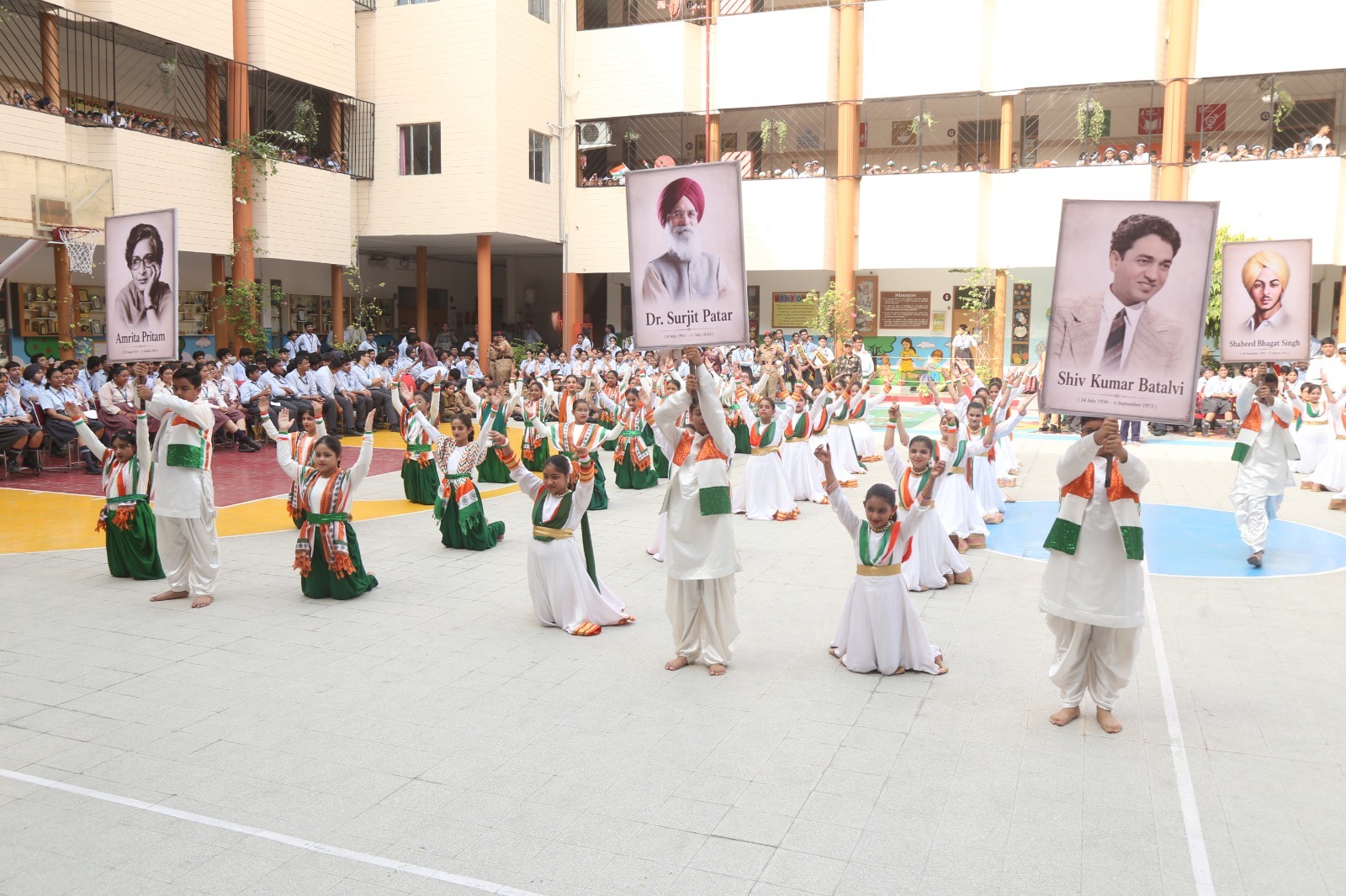 Ludhiana: तिरंगे की शान में गूंजा डीएवी स्कूल, एनसीसी परेड और देशभक्ति प्रस्तुतियों ने मोहा मन