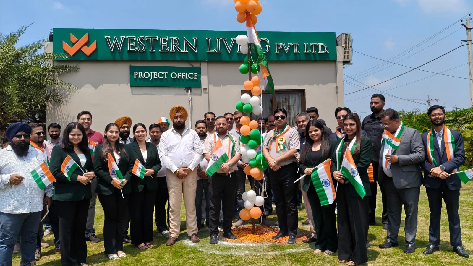 Ludhiana: ब्लेसिंग लक्सुरिया में देशभक्ति के साथ मनाया स्वतंत्रता दिवस, हिमांशु क्वात्रा ने फहराया तिरंगा