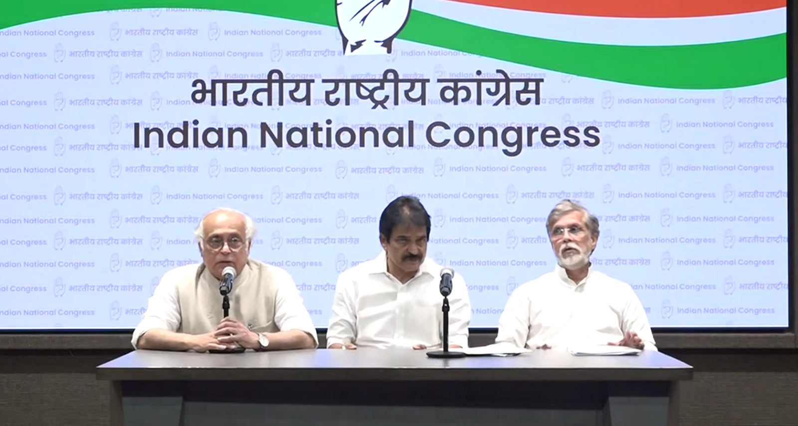 New Delhi: सीडब्ल्यूसी का केंद्र पर हमला: शिक्षा सुधार से लेकर चीन सीमा तक उठाए मुद्दे, 543 लोकसभा सीटें 25 साल स्थिर रखने की मांग
