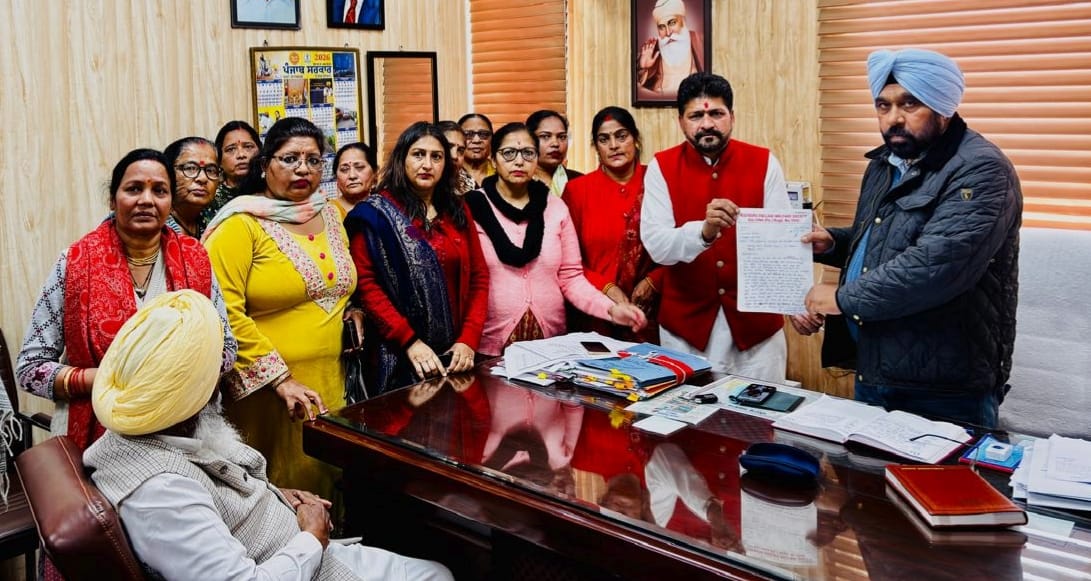 35 फुट सड़क को लेकर रविंद्रा एनक्लेव में दूसरे दिन भी तनाव, पुलिस की मौजूदगी में हालात काबू में