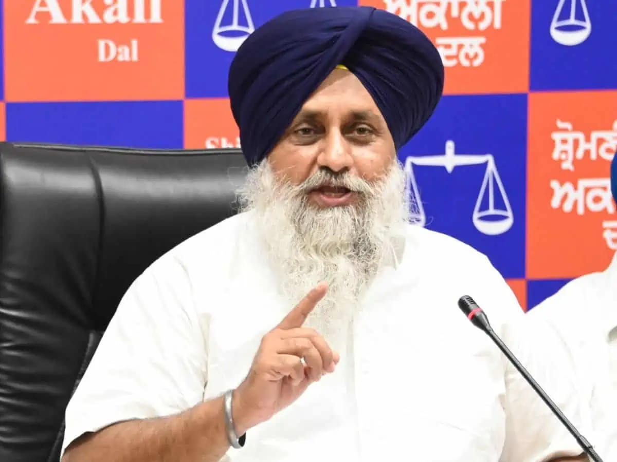 परिवार का कोई सदस्य अपने राजनीतिक विचार बदल ले तो क्या वह गद्दार हो जाता है? पी एम मोदी