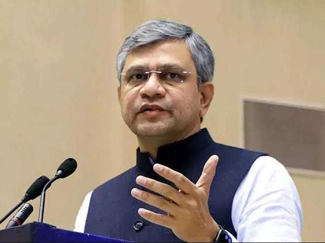 परिवार का कोई सदस्य अपने राजनीतिक विचार बदल ले तो क्या वह गद्दार हो जाता है? पी एम मोदी