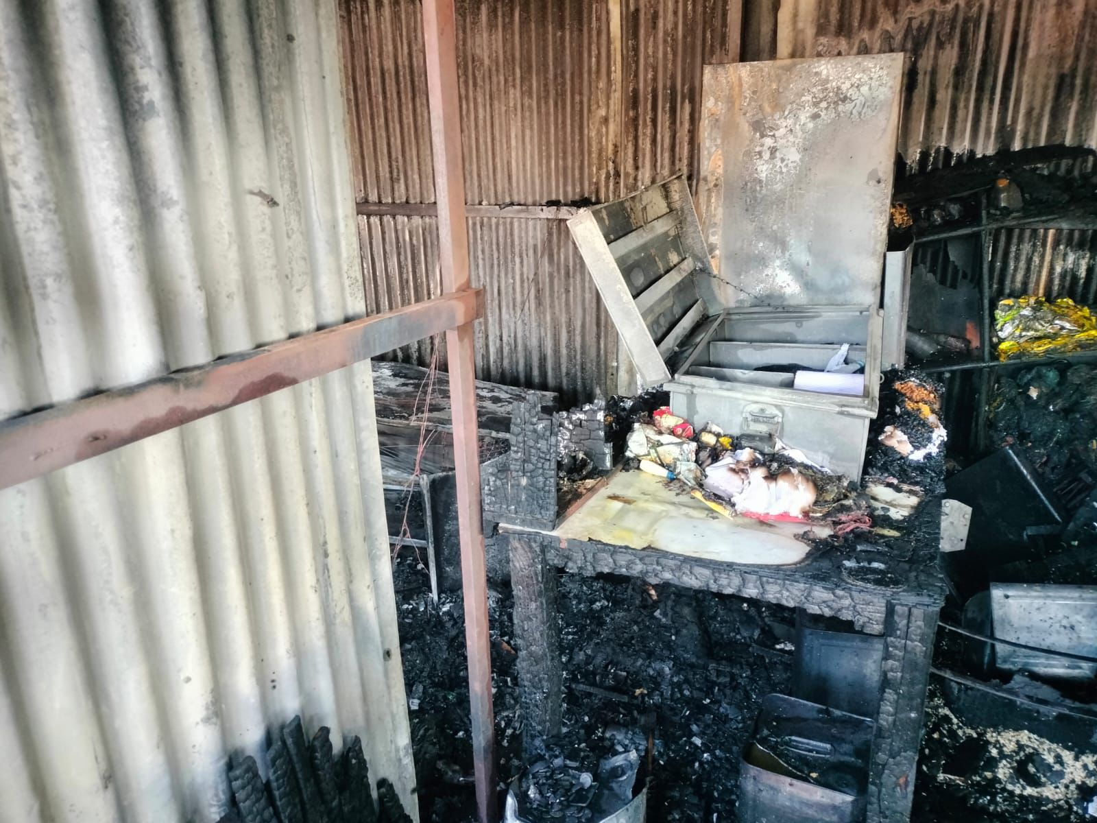 मलोया में राशन की दुकान में भीषण आग, लाखों का नुकसान, पीड़ित ने प्रशासन से लगाई मदद की गुहार