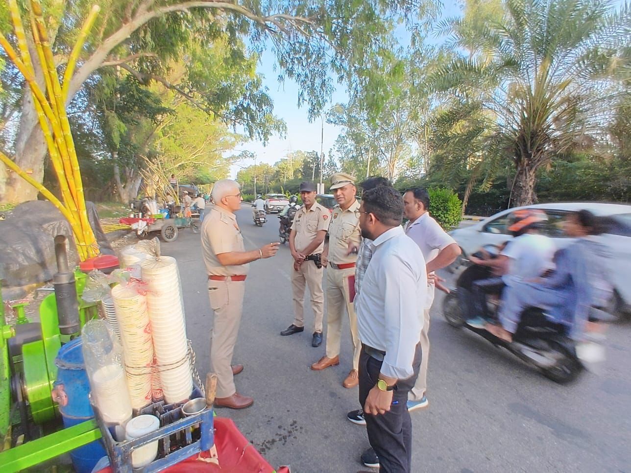 कमांड अस्पताल के पास अतिक्रमण पर कार्यवाही: पंचकूला ट्रैफिक पुलिस ने 10 रेहड़ी-ठेले जब्त किए, ऑटो इंपाउंड