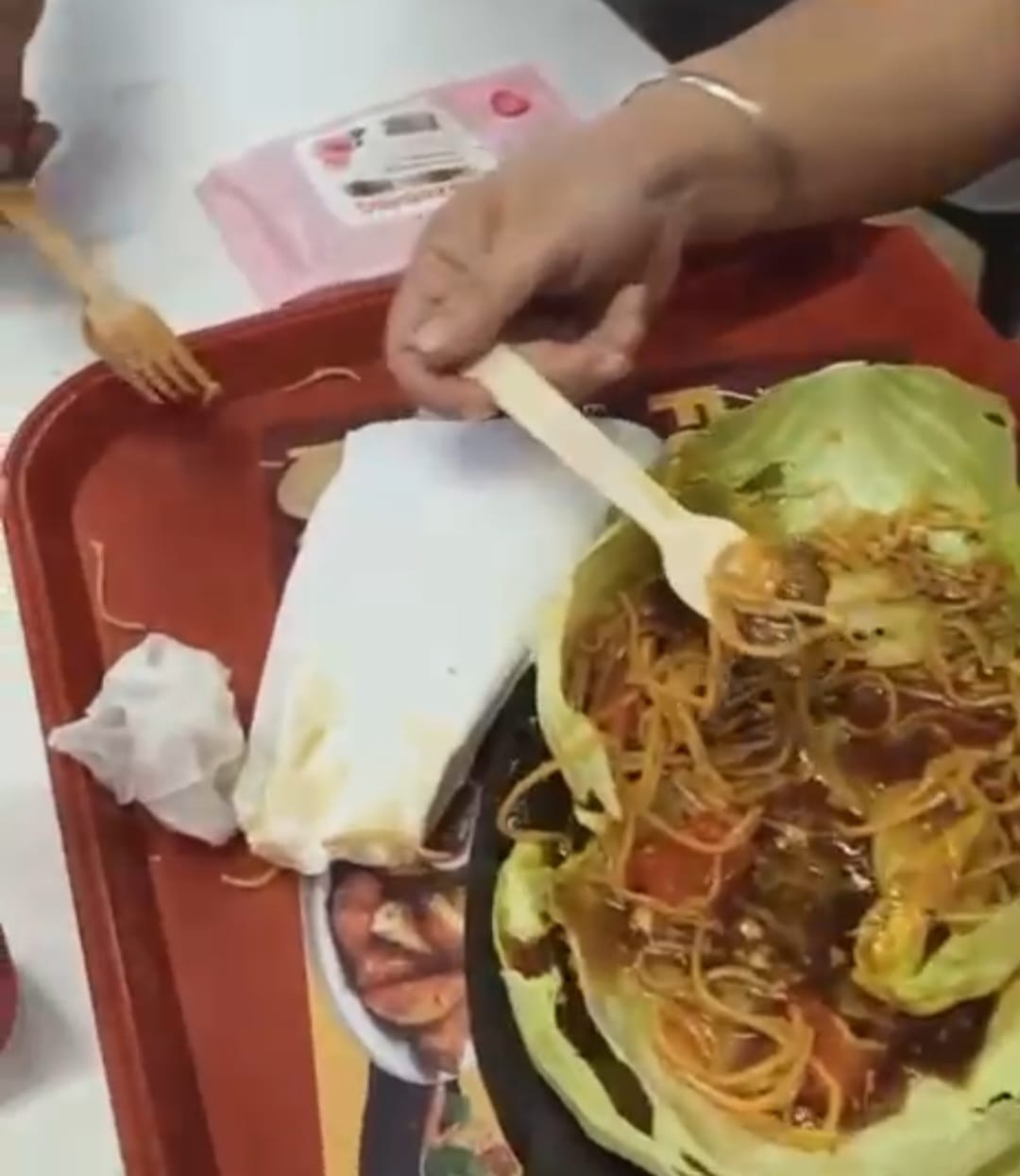 चंडीगढ़ के एलांते मॉल फूड कोर्ट में खाने पर सवाल, डिश में कैटरपिलर मिलने का आरोप