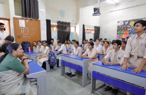 नई दिल्ली: राजकीय सर्वोदय विद्यालय में रेखा गुप्ता का औचक निरीक्षण