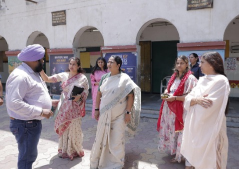 नई दिल्ली: राजकीय सर्वोदय विद्यालय में रेखा गुप्ता का औचक निरीक्षण