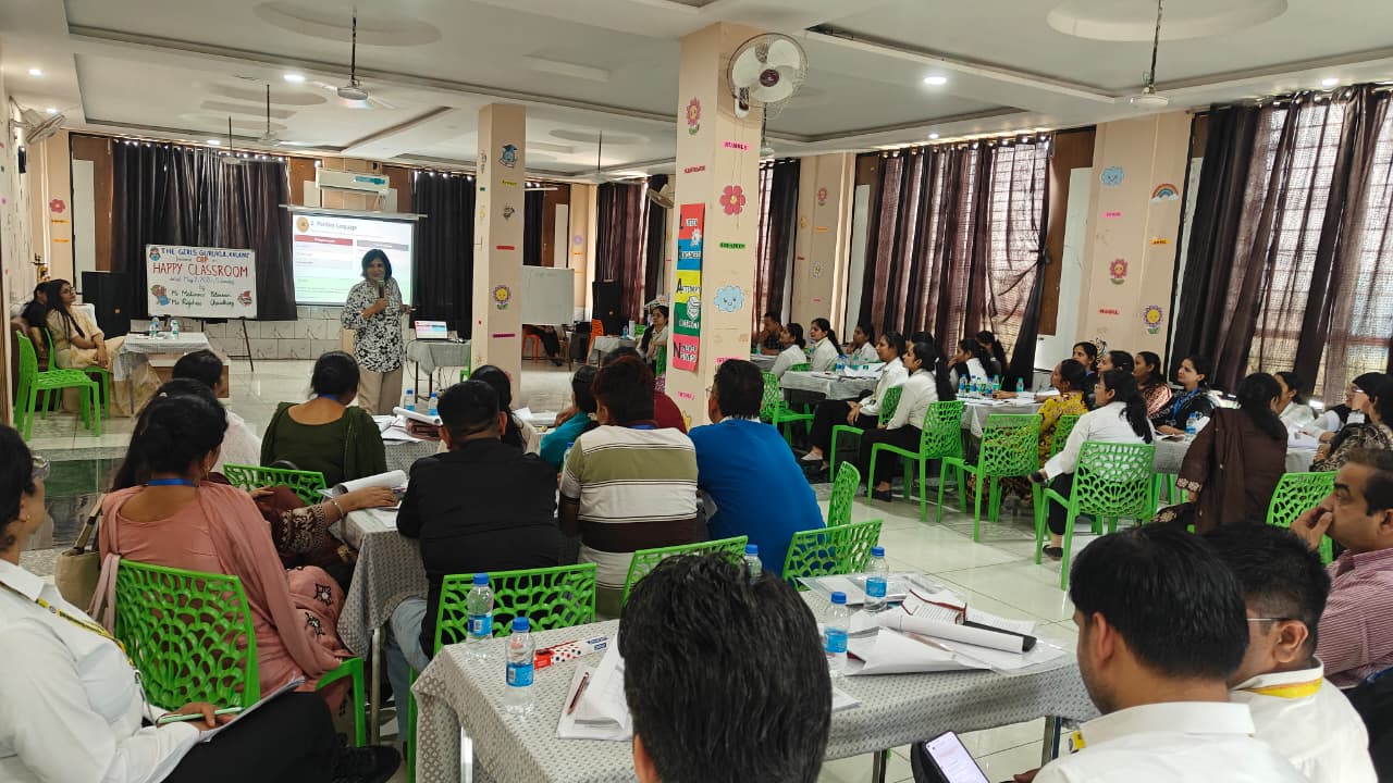 Kalayat: हैप्पी क्लासरूम' से निखरेगा विद्यार्थियों का व्यक्तित्व, द गर्ल्स गुरुकुल में शिक्षकों को दिए टिप्स