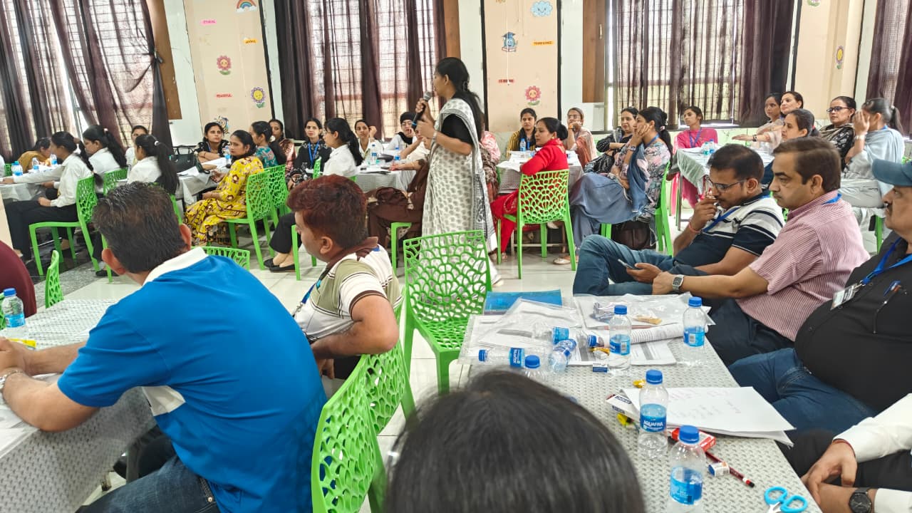 Kalayat: हैप्पी क्लासरूम' से निखरेगा विद्यार्थियों का व्यक्तित्व, द गर्ल्स गुरुकुल में शिक्षकों को दिए टिप्स
