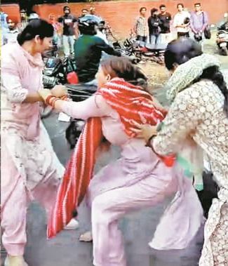 Chandigarh: चंडीगढ़ में पुलिस टीम पर हमला, ड्रग्स तस्कर हिरासत से फरार; सड़क पर मचा घंटों हंगामा