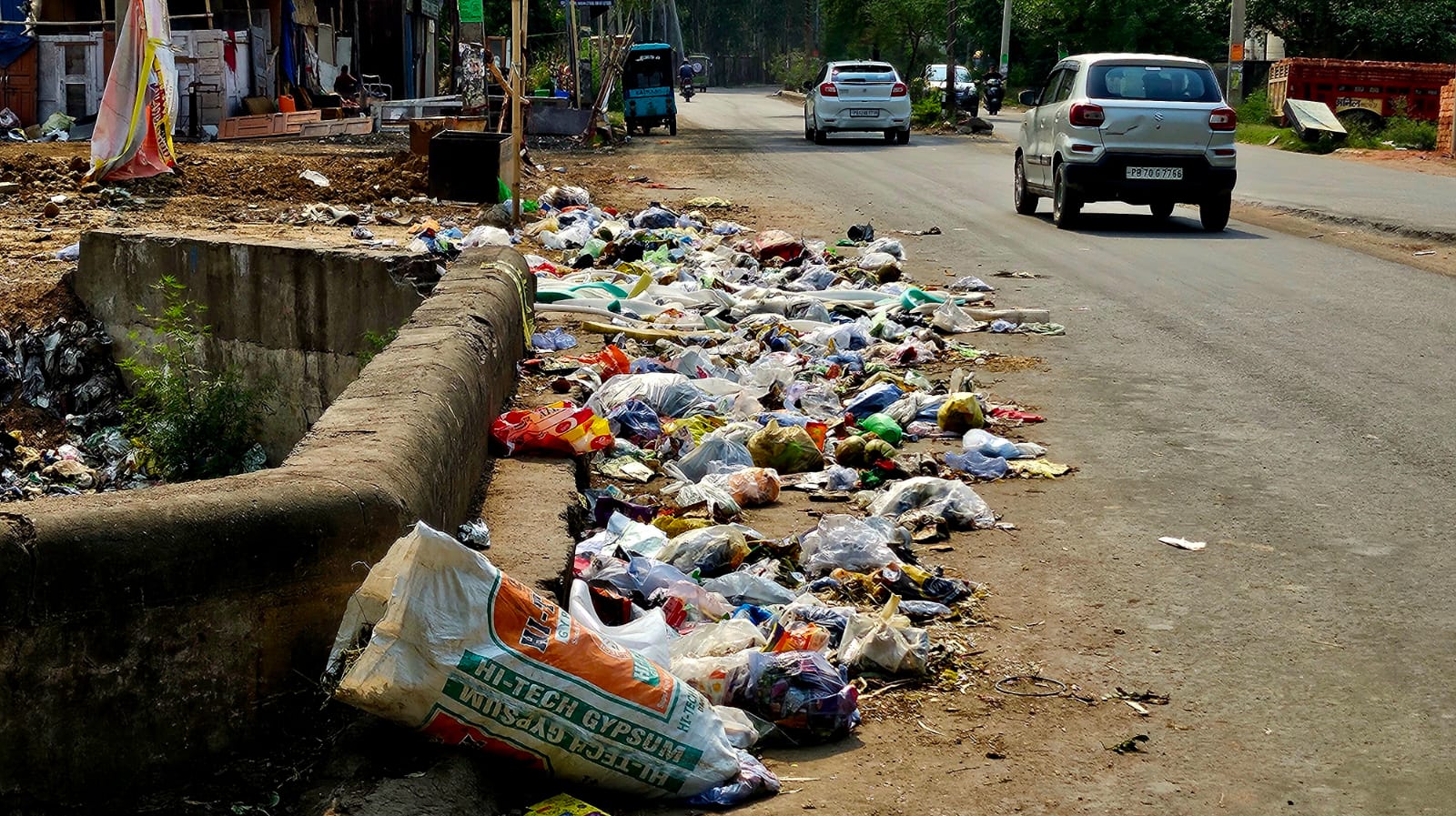 Zirakpur छठे दिन भी जारी रही नगर परिषद कर्मचारियों की हड़ताल