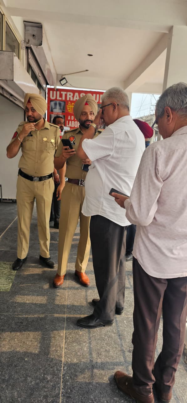 Zirakpur: जीरकपुर में भाजपा दफ्तर पर नकाबपोशों का हमला