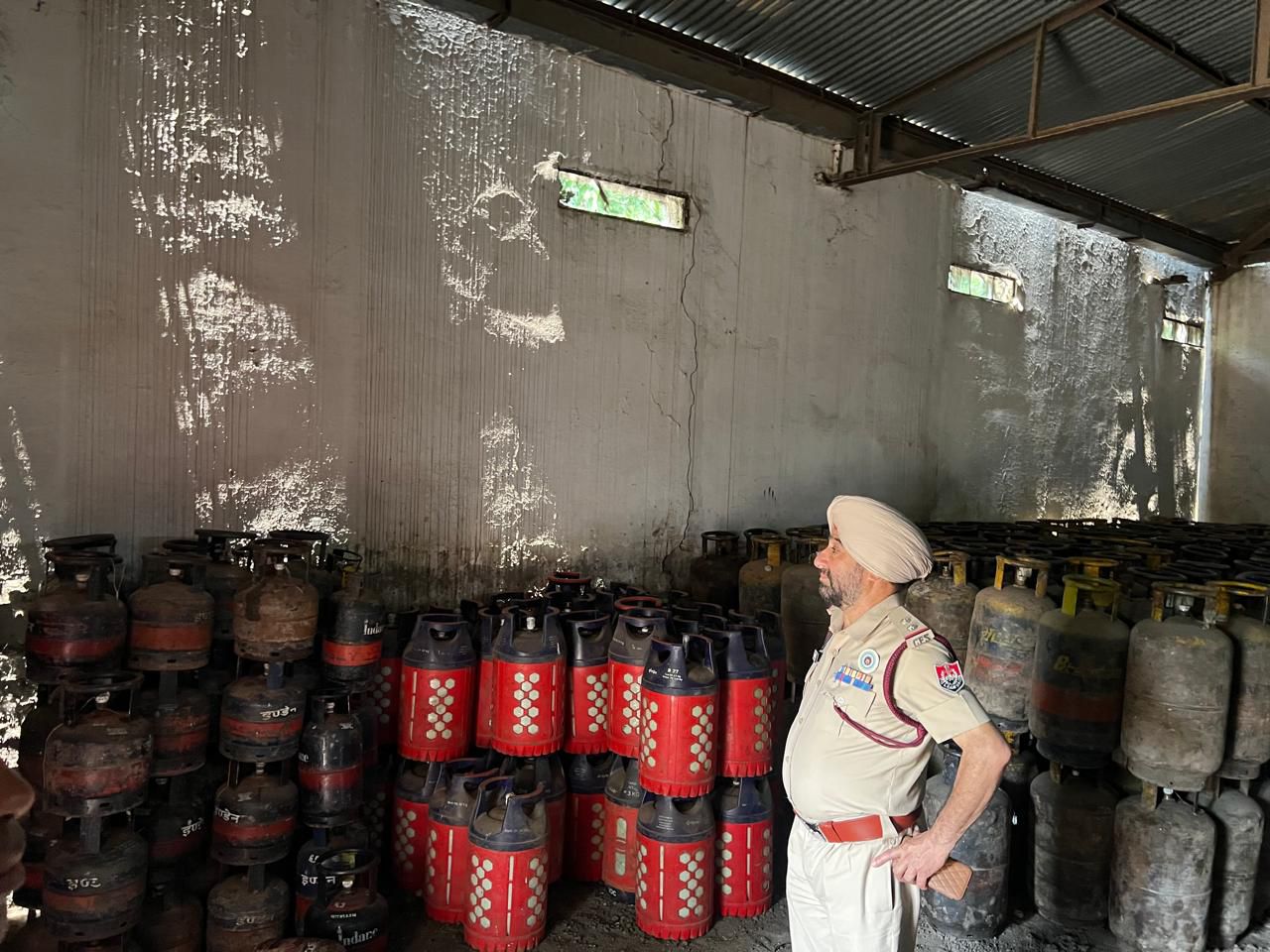 Chandigarh: चंडीगढ़ में LPG गोदामों पर फायर सेफ्टी की विशेष जांच, कई जगह मिलीं खामियां