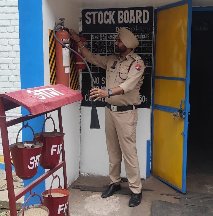 Chandigarh: चंडीगढ़ में LPG गोदामों पर फायर सेफ्टी की विशेष जांच, कई जगह मिलीं खामियां