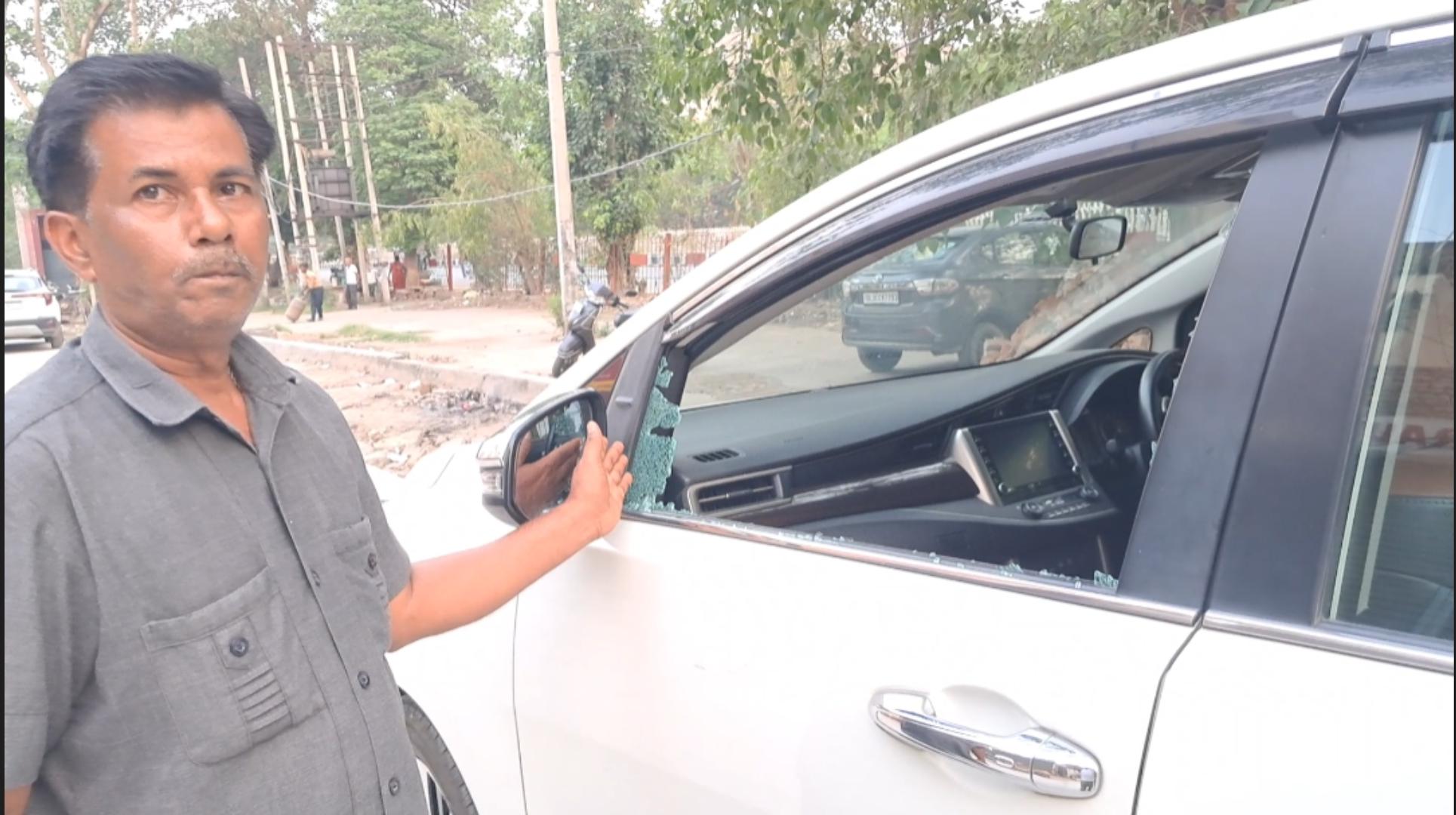 Ludhiana: बिगड़ती  कानून व्यवस्था : दिनदहाड़े कार का शीशा तोड़कर बैग चोरी, CCTV में कैद वारदात