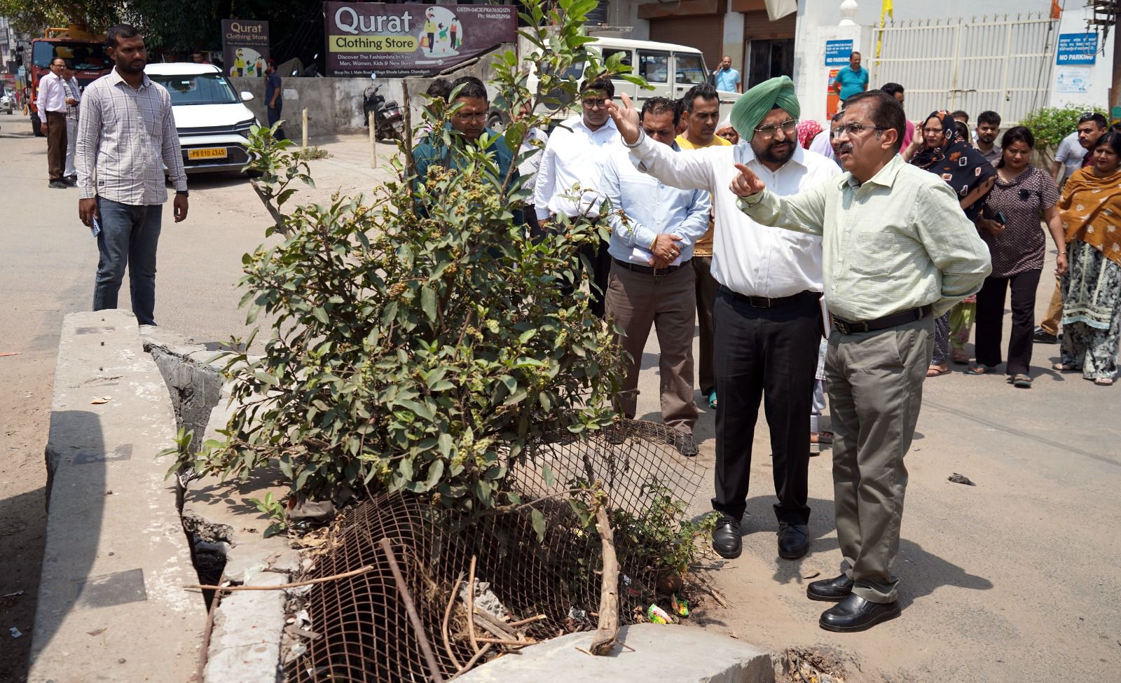 Chandigarh: खुड्डा लाहौरा और खुड्डा अलीशेर में सीवरेज व इंफ्रास्ट्रक्चर कार्यों की समीक्षा, चीफ इंजीनियर ने दिए जरूरी निर्देश