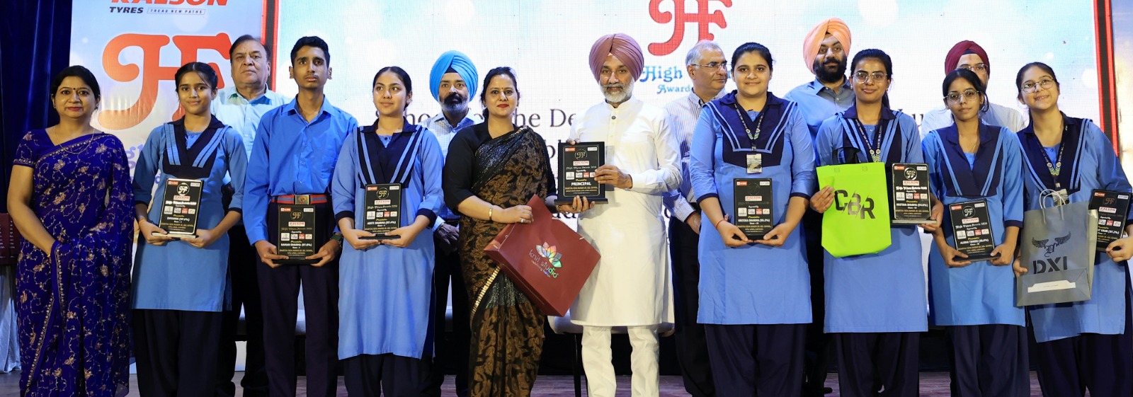 Ludhiana: स्टूडेंट्स देश का भविषय, नेशन को बिल्ड करने में निभाएंगे अहम रोल: बिक्रम सिद्धू