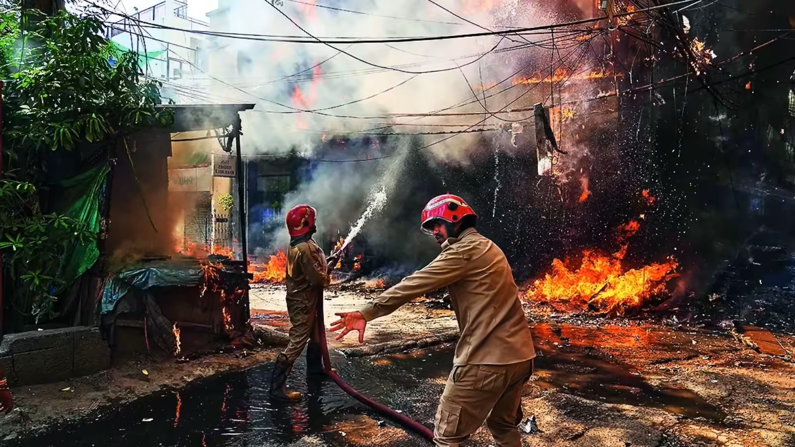 New Delhi: मालवीय नगर हादसा: 21 लोगों की मौत के मामले में भवन मालिक लवकेश बजाज हिरासत में